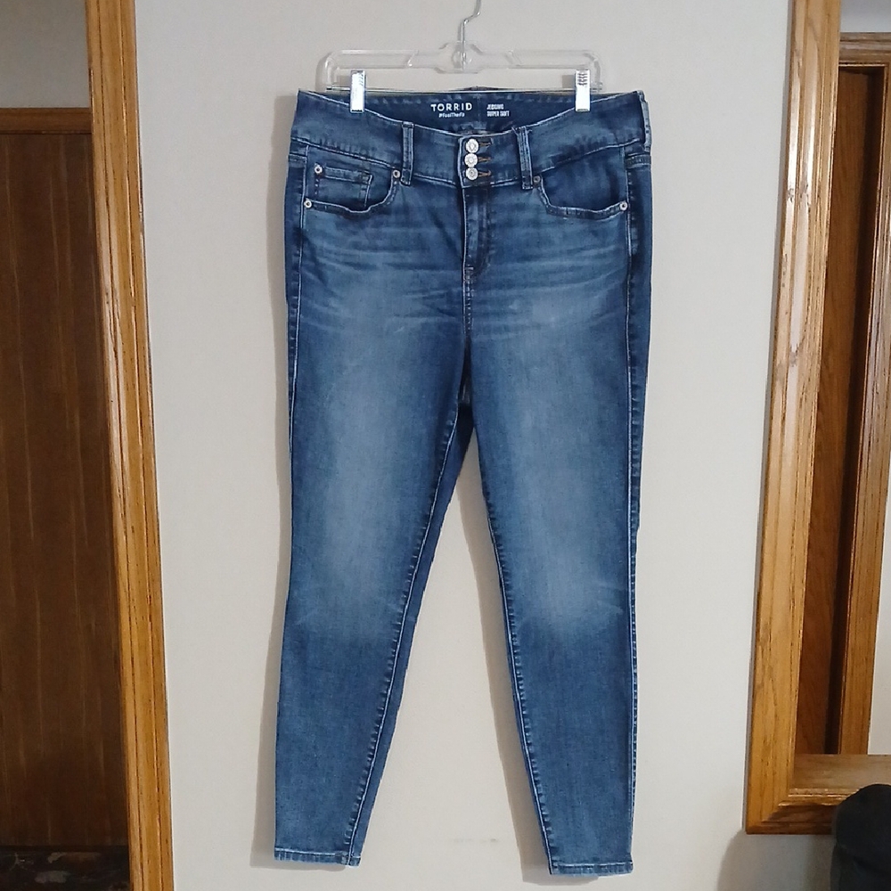 Torrid Women's Mid-Wash Skinny Jeans